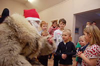 Röste.nu – Röstebilder – Julgransplundring i Dönjegården 2011