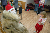 Röste.nu – Röstebilder – Julgransplundring i Dönjegården 2011