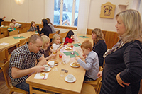 Röste.nu – Röstebilder – Julgransplundring i Dönjegården 2011