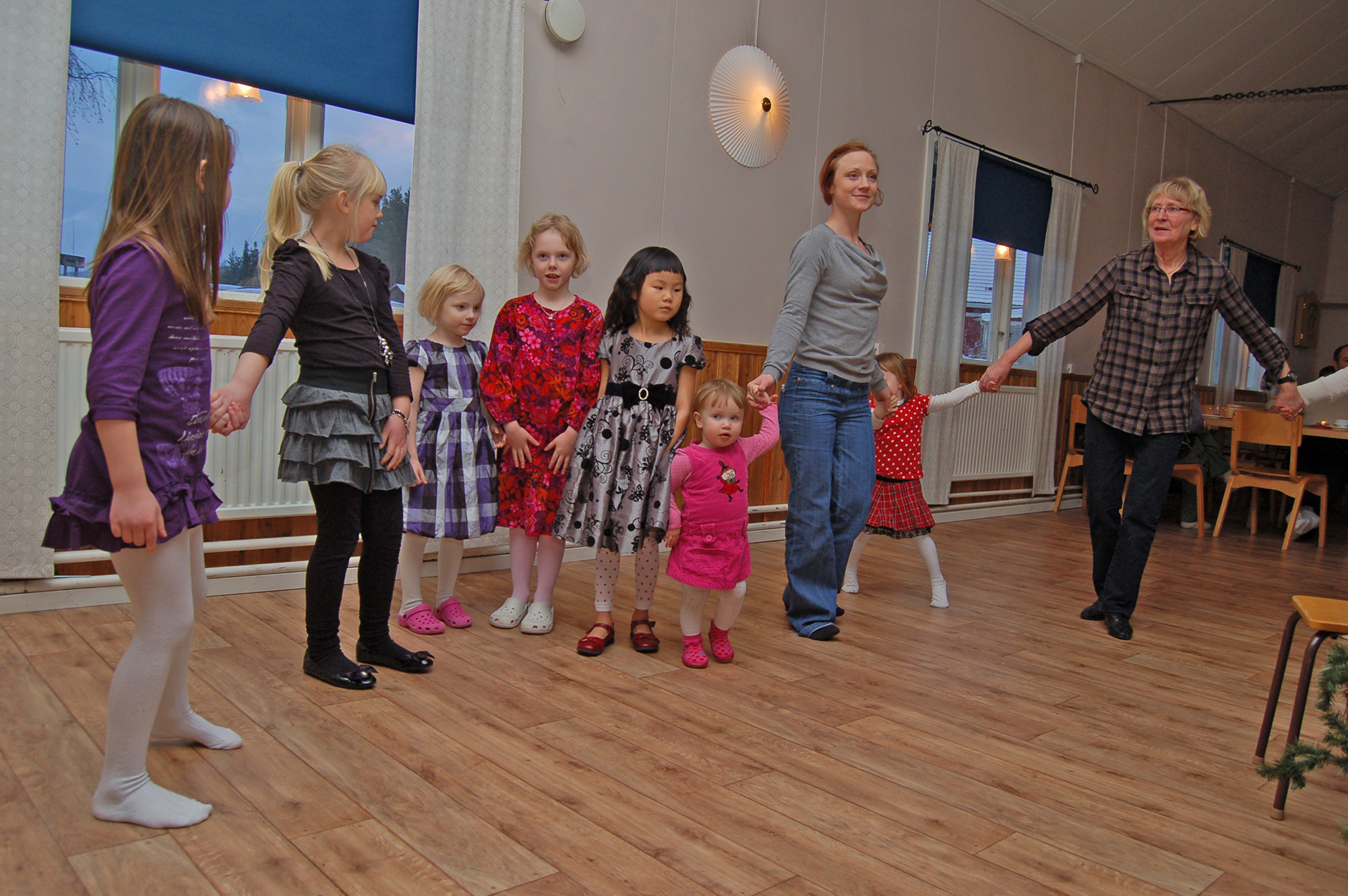 Röste.nu – Röstebilder – Julgransplundring i Dönjegården 2012