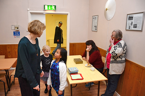 Röste.nu – Röstebilder – Julgransplundring i Dönjegården 2014