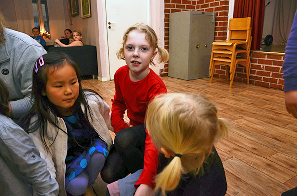 Röste.nu – Röstebilder – Julgransplundring i Dönjegården 2014