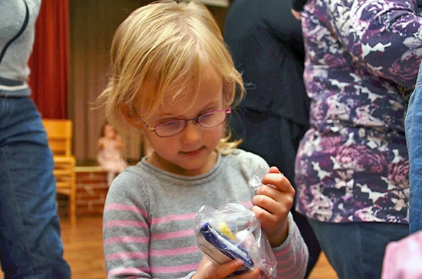 Röste.nu – Röstebilder – Julgransplundring i Dönjegården 2014