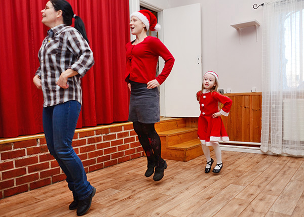 Röste.nu – Röstebilder – Julgransplundring i Dönjegården 2015