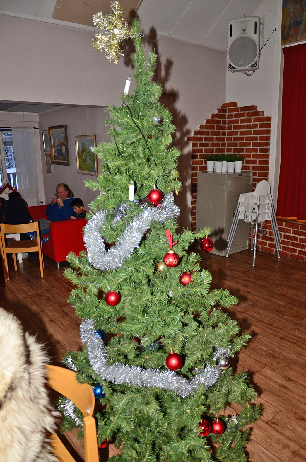 Röste.nu – Röstebilder – Julgransplundring i Dönjegården 2016