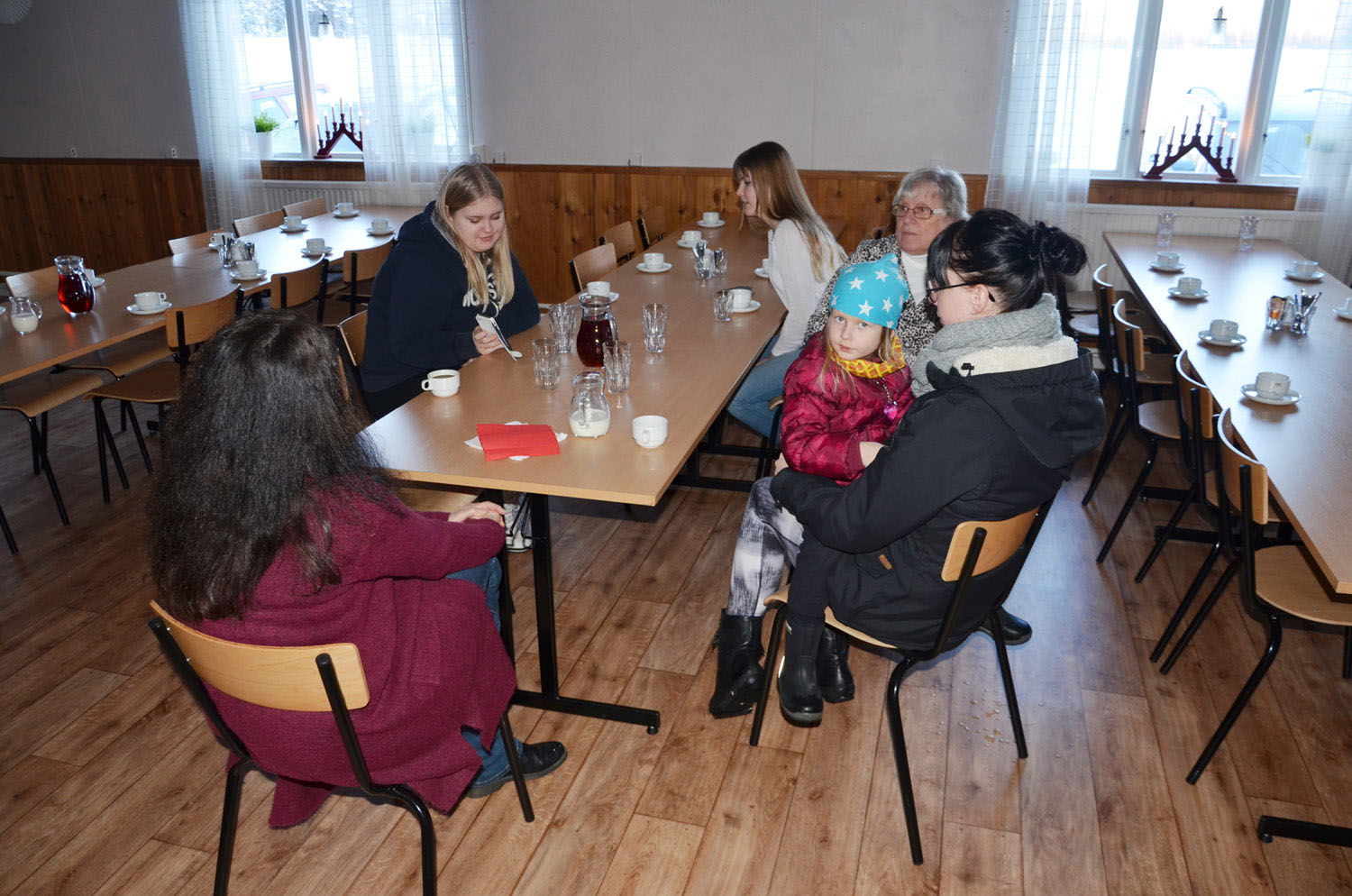 Röste.nu – Röstebilder – Julgransplundring i Dönjegården 2017