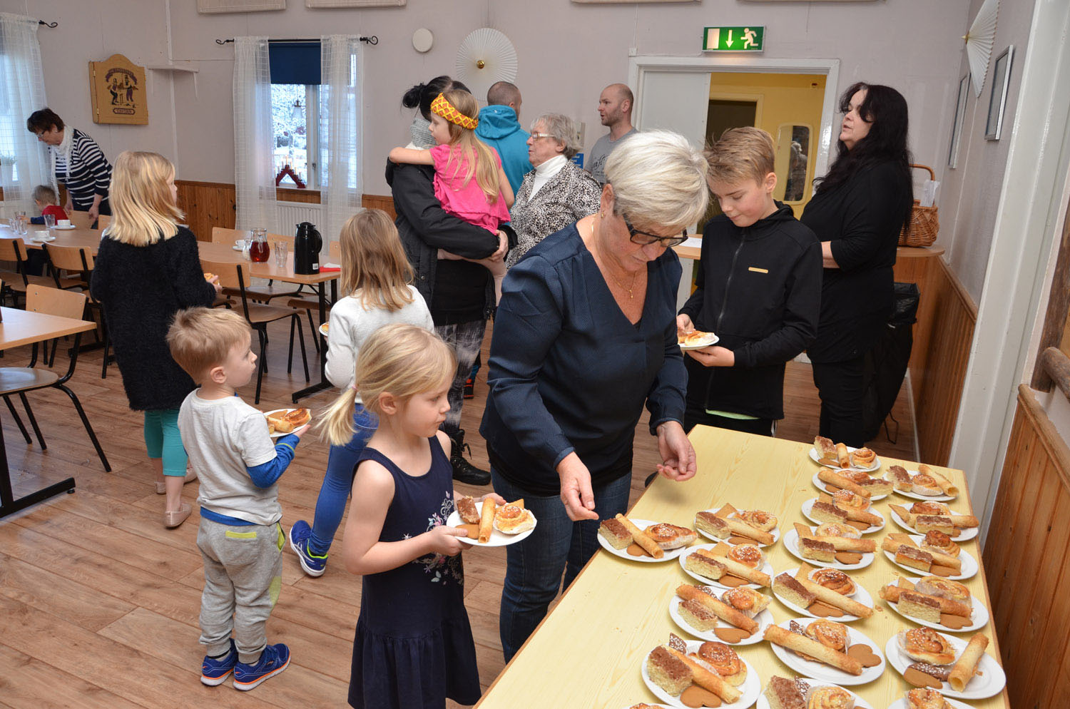 Röste.nu – Röstebilder – Julgransplundring i Dönjegården 2017
