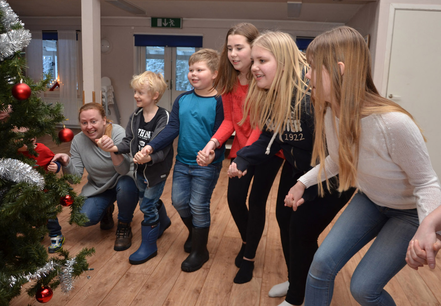 Röste.nu – Röstebilder – Julgransplundring i Dönjegården 2017