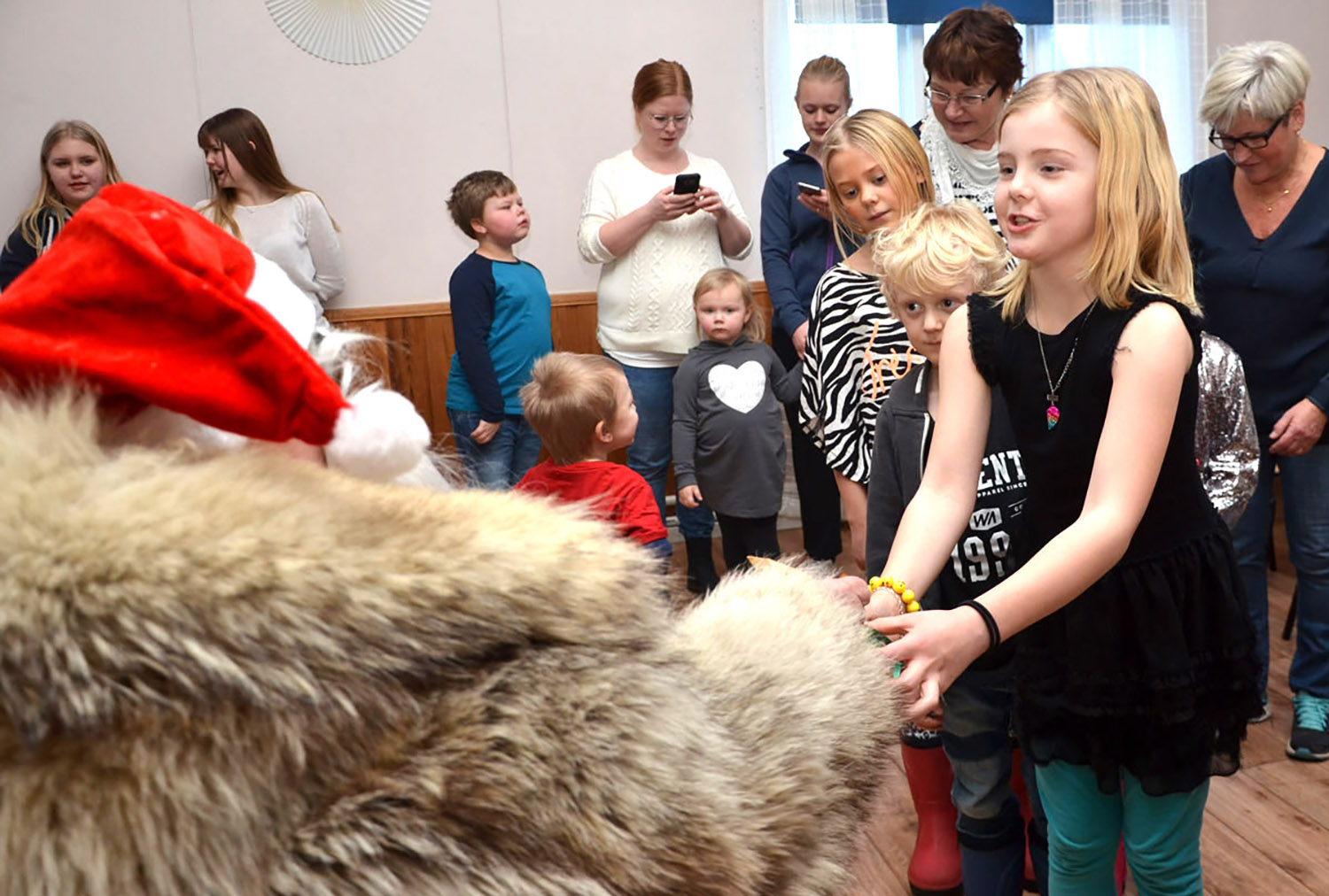 Röste.nu – Röstebilder – Julgransplundring i Dönjegården 2017