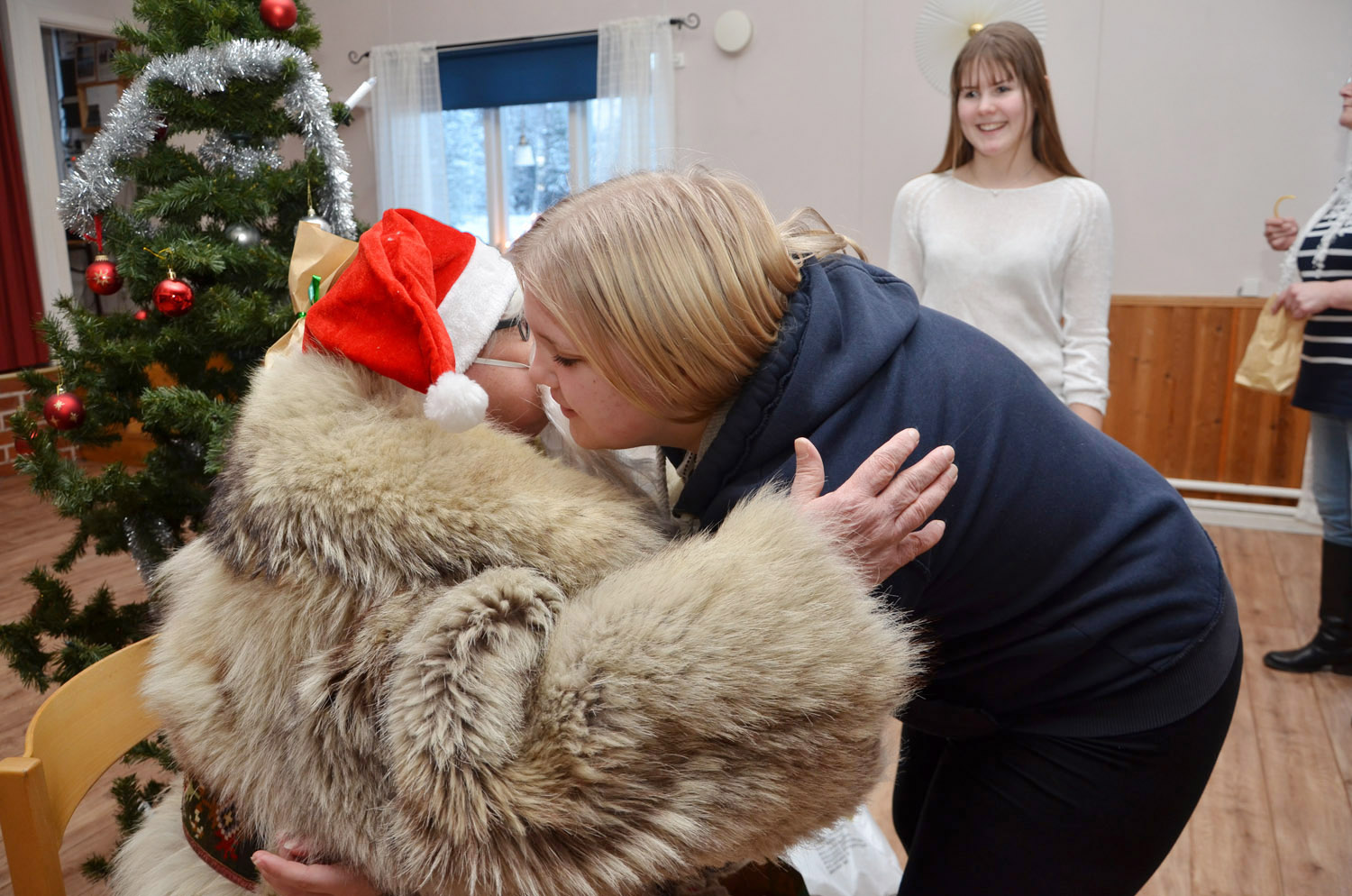 Röste.nu – Röstebilder – Julgransplundring i Dönjegården 2017