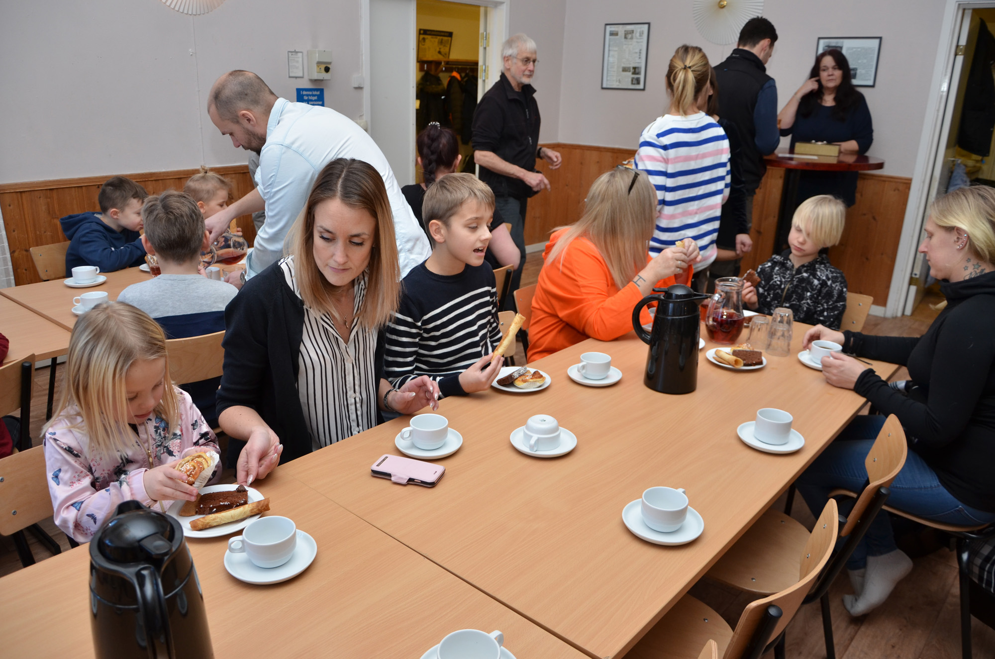 Röste.nu – Röstebilder – Julgransplundring i Dönjegården 2019