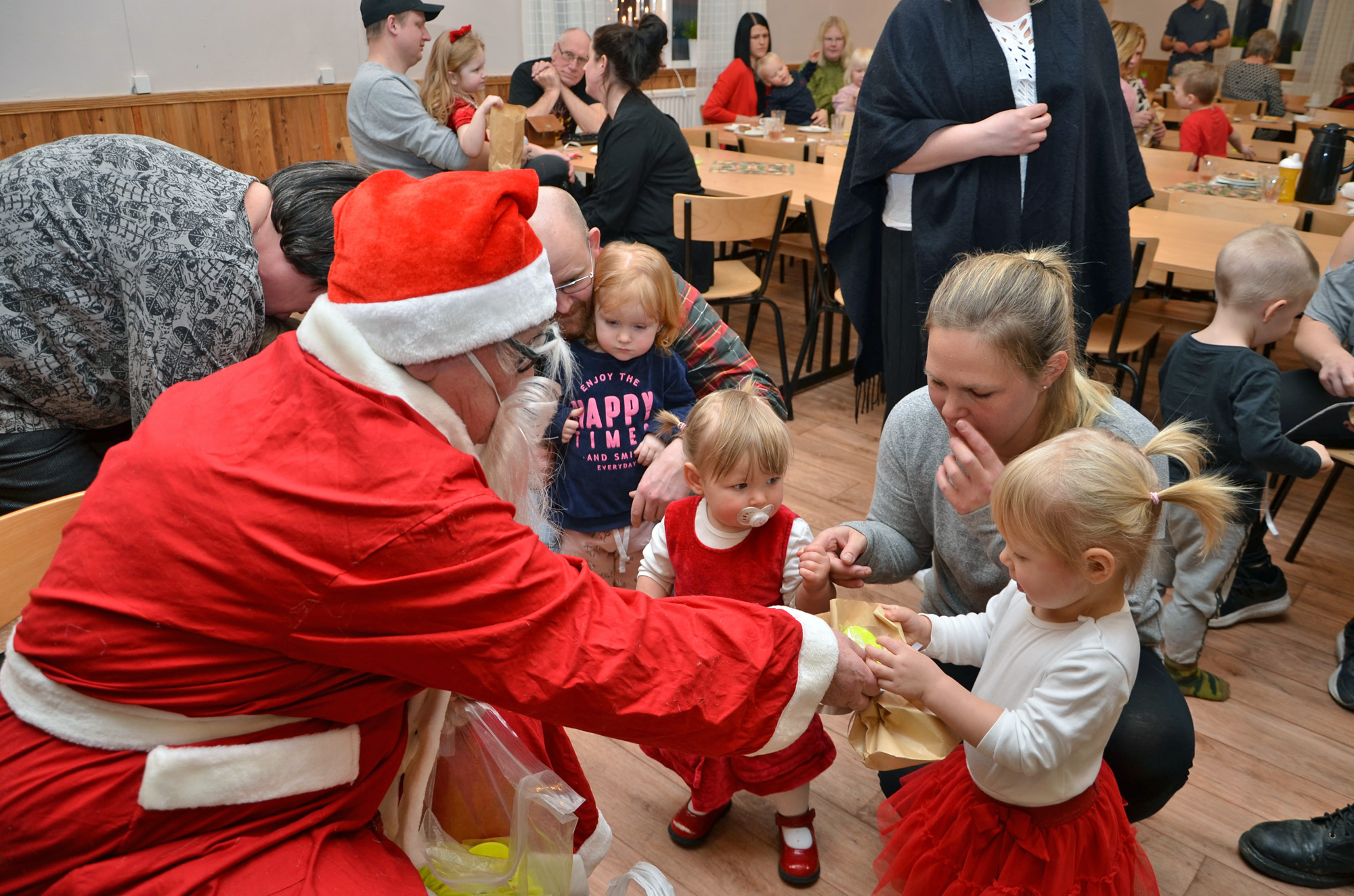 Röste.nu – Röstebilder – Julgransplundring i Dönjegården 2020