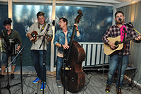 Röste.nu – Röstebilder – Konsert med Pelle Med Två på Dönjegården 2013