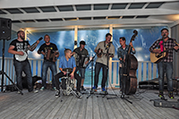 Röste.nu – Röstebilder – Konsert med Pelle Med Två på Dönjegården 2013