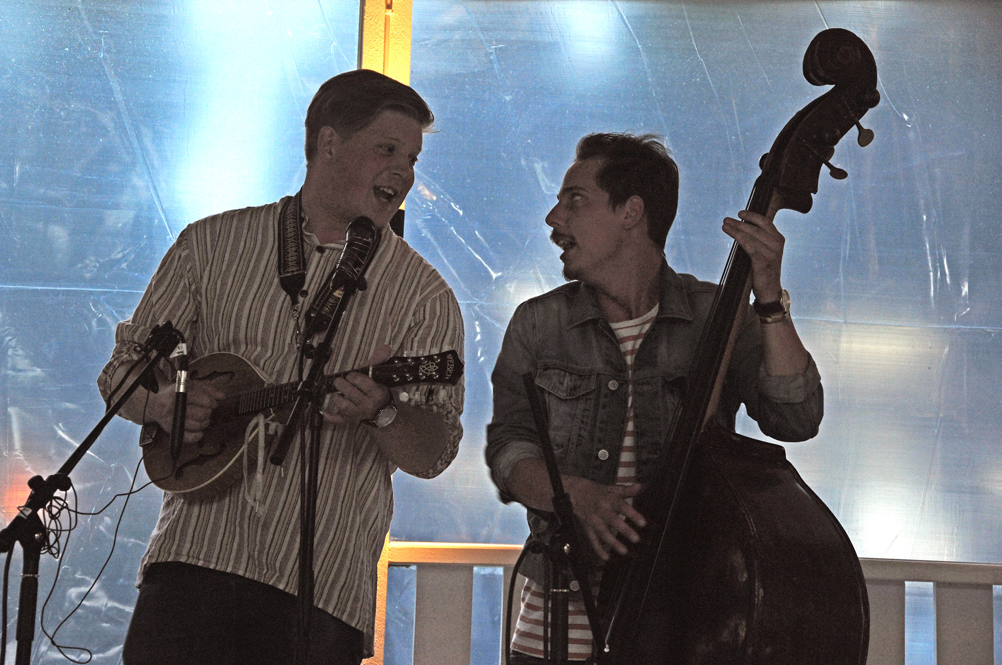 Röste.nu – Röstebilder – Konsert med Pelle Med Två (å nå’n till) på Dönjegården 2013