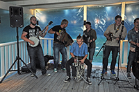 Röste.nu – Röstebilder – Konsert med Pelle Med Två på Dönjegården 2013