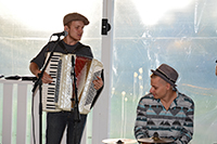 Röste.nu – Röstebilder – Pelle Med Två (å nå’n till) på Dönjegården 2014