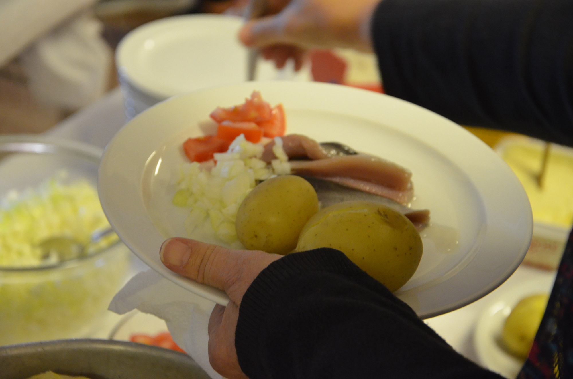 Röste.nu – Röstebilder – Kräft- och surströmmingsfest i Dönjegården 2024