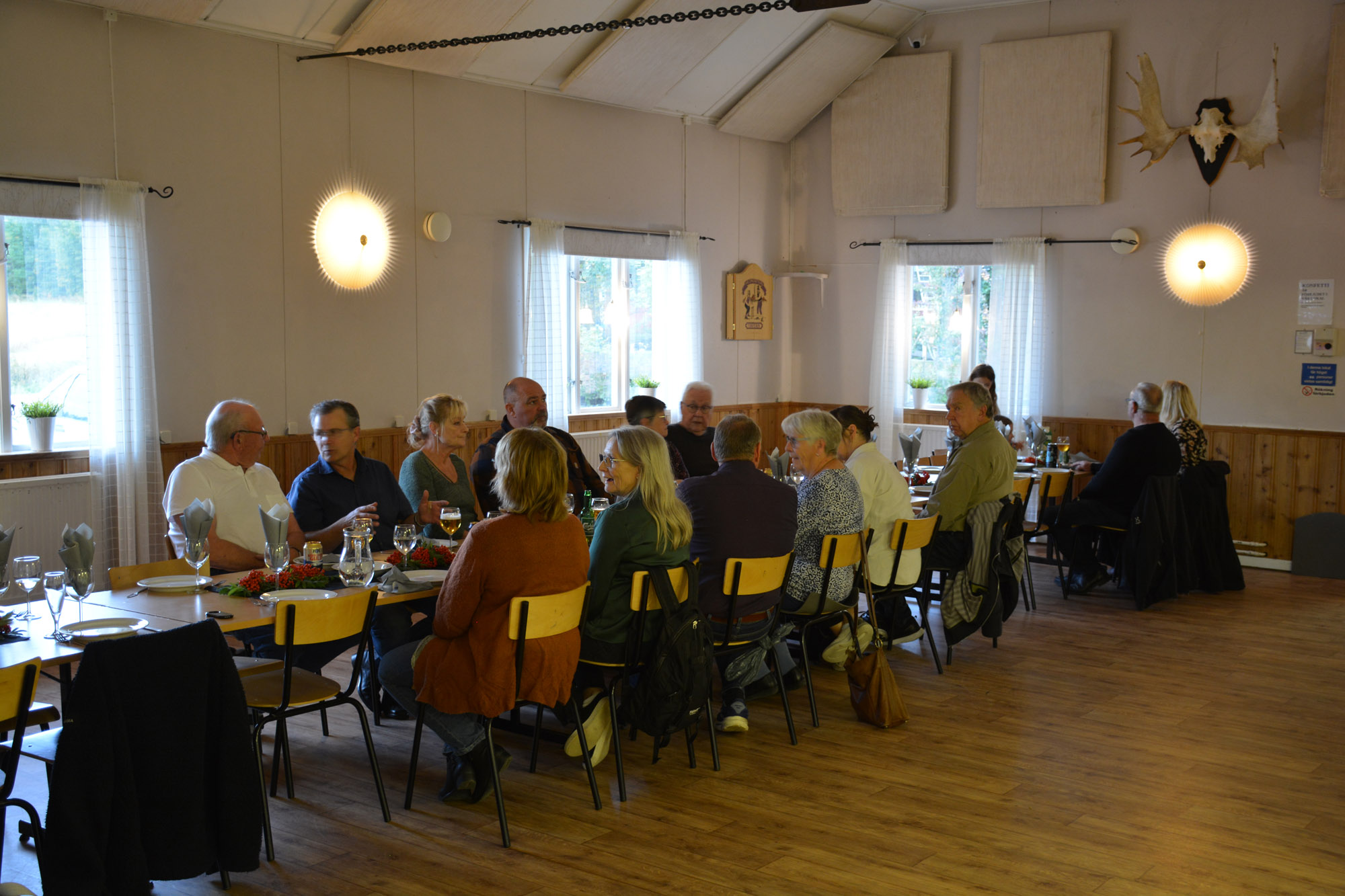 Röste.nu – Röstebilder – Kräft- och surströmmingsfest i Dönjegården 2026