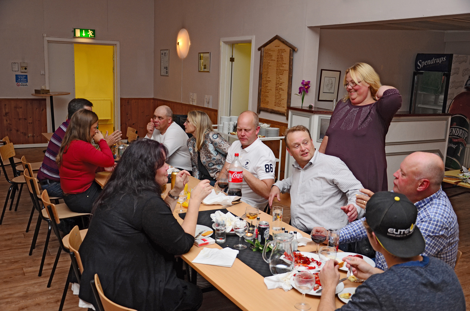 Röste.nu – Röstebilder – Kräft- och surströmmingsfest i Dönjegården 2015