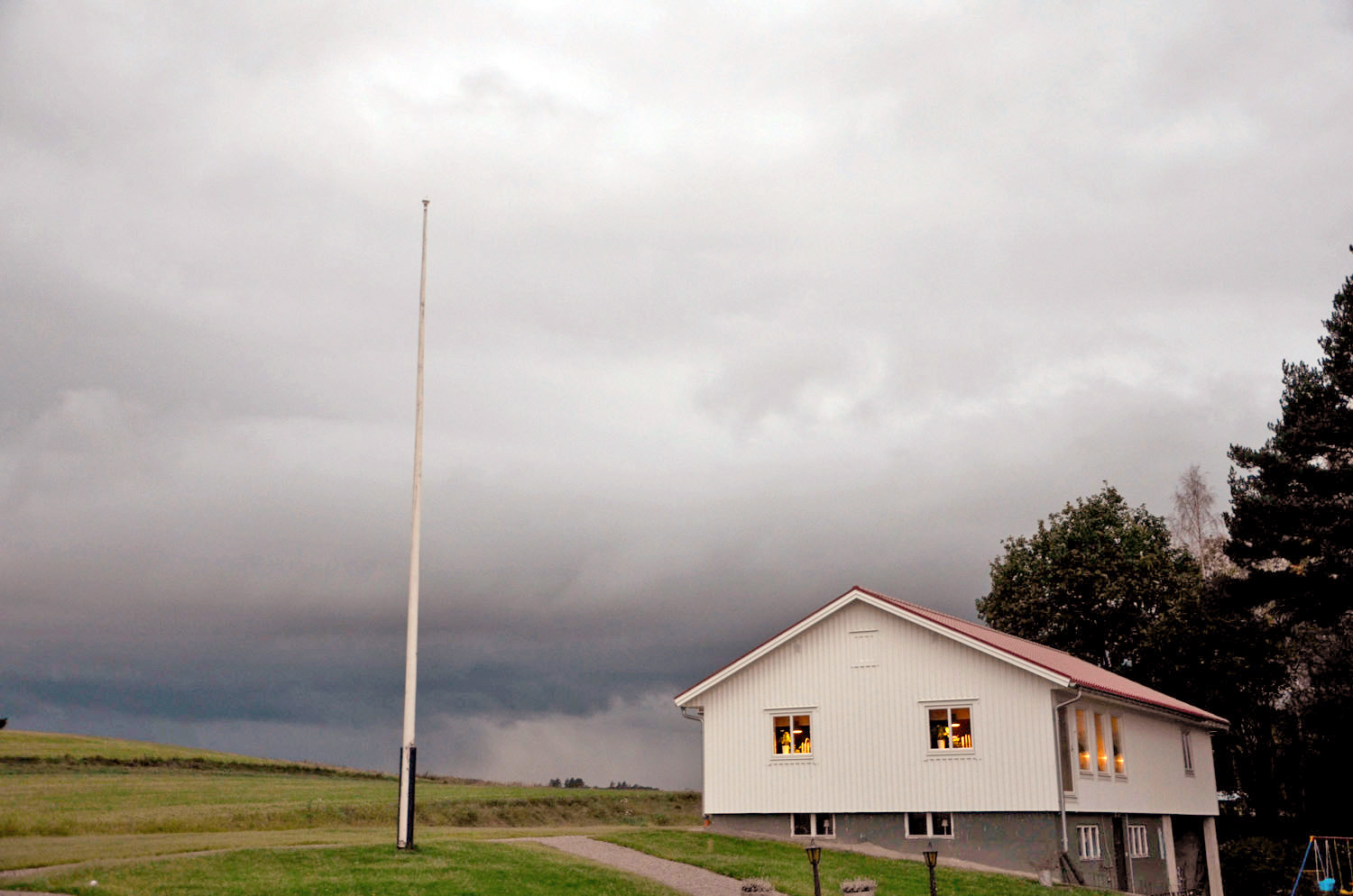 Röste.nu – Röstebilder – Kräft- och surströmmingsfest i Dönjegården 2017