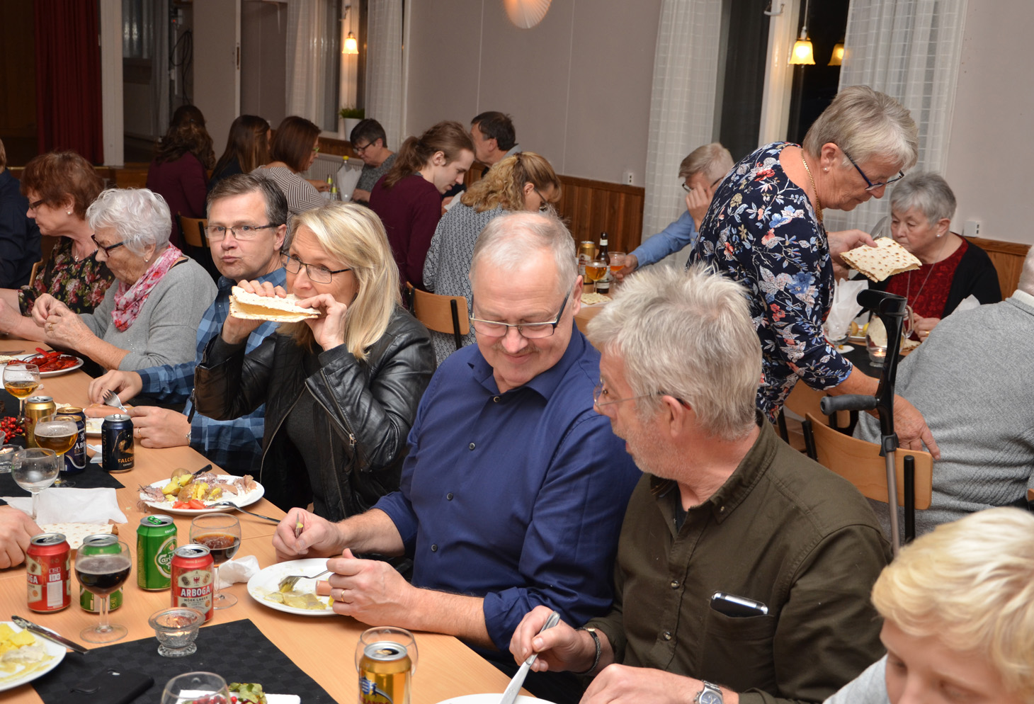 Röste.nu – Röstebilder – Kräft- och surströmmingsfest i Dönjegården 2017