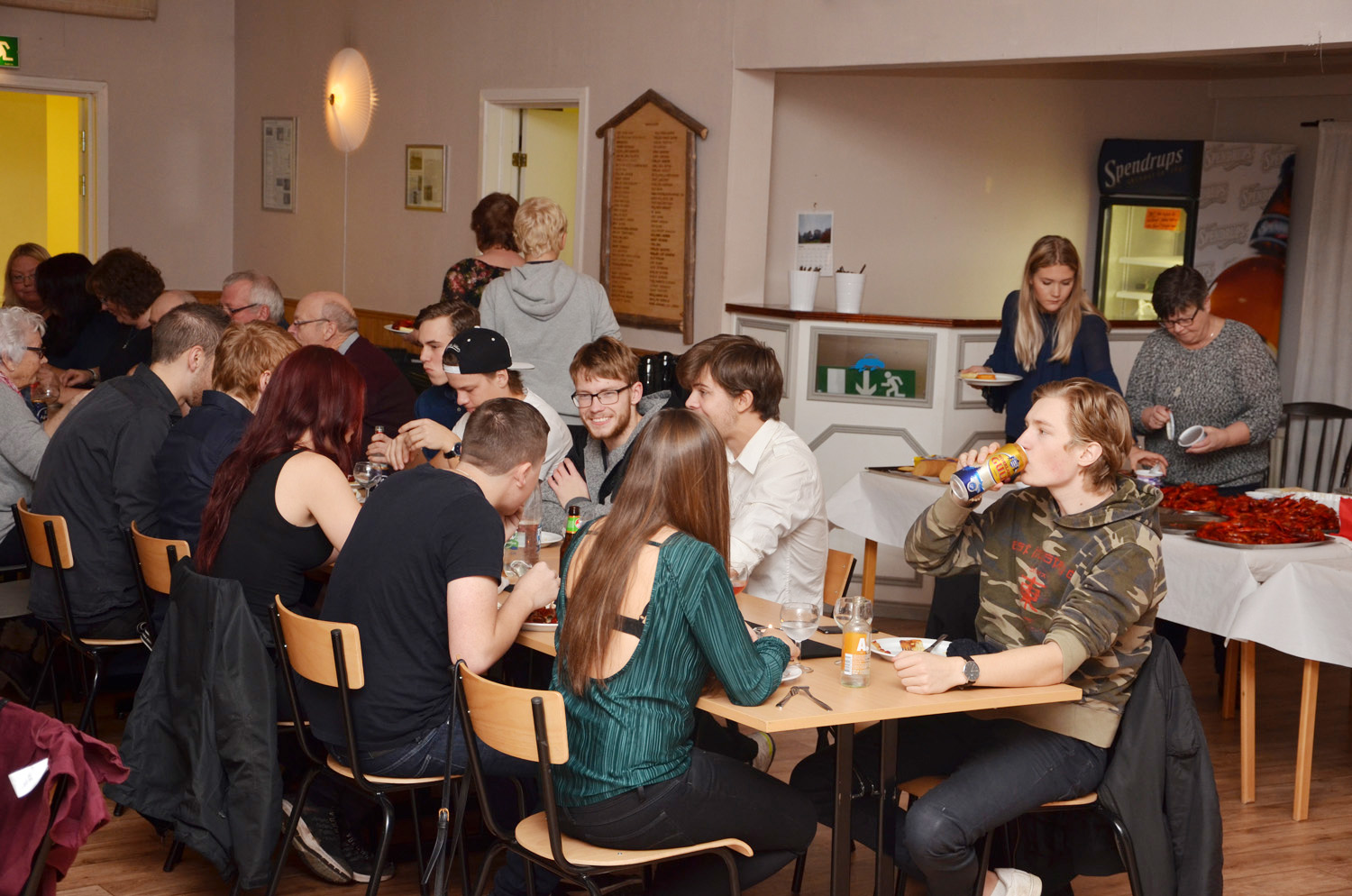 Röste.nu – Röstebilder – Kräft- och surströmmingsfest i Dönjegården 2017