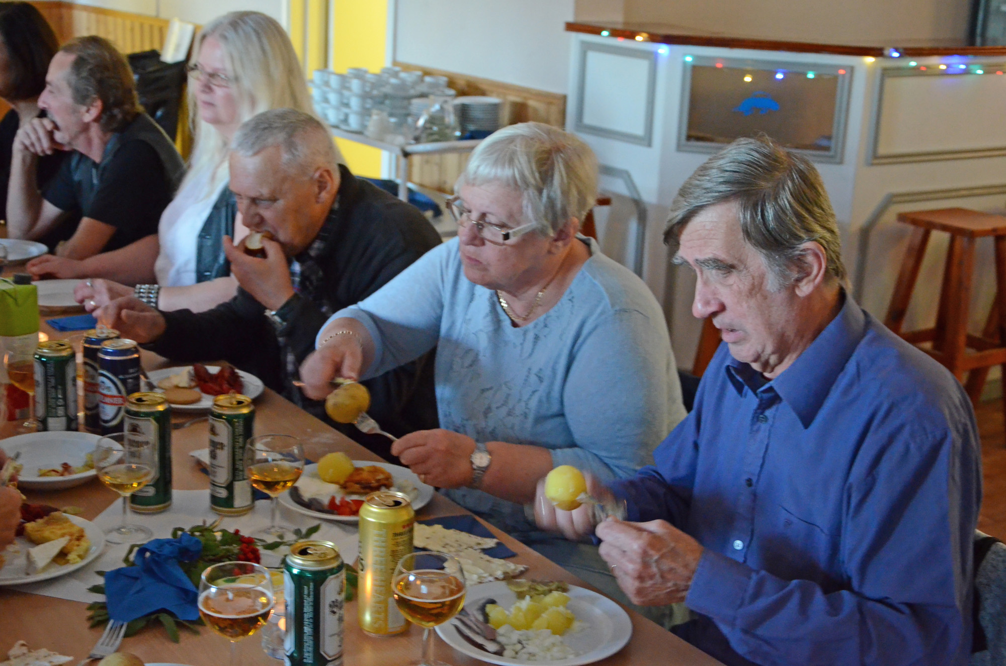 Röste.nu – Röstebilder – Kräft- och surströmmingsfest i Dönjegården 2018