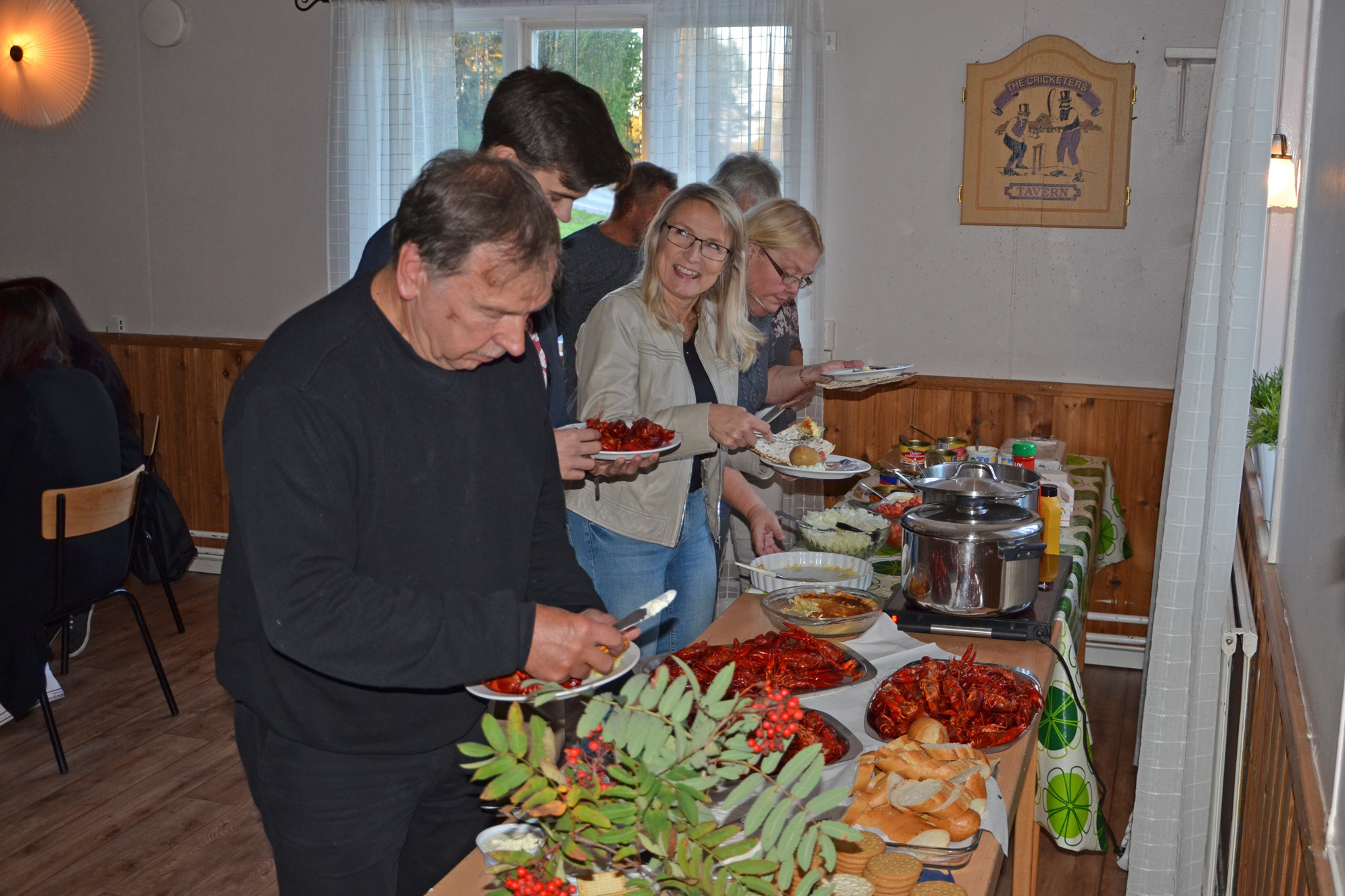 Röste.nu – Röstebilder – Kräft- och surströmmingsfest i Dönjegården 2018