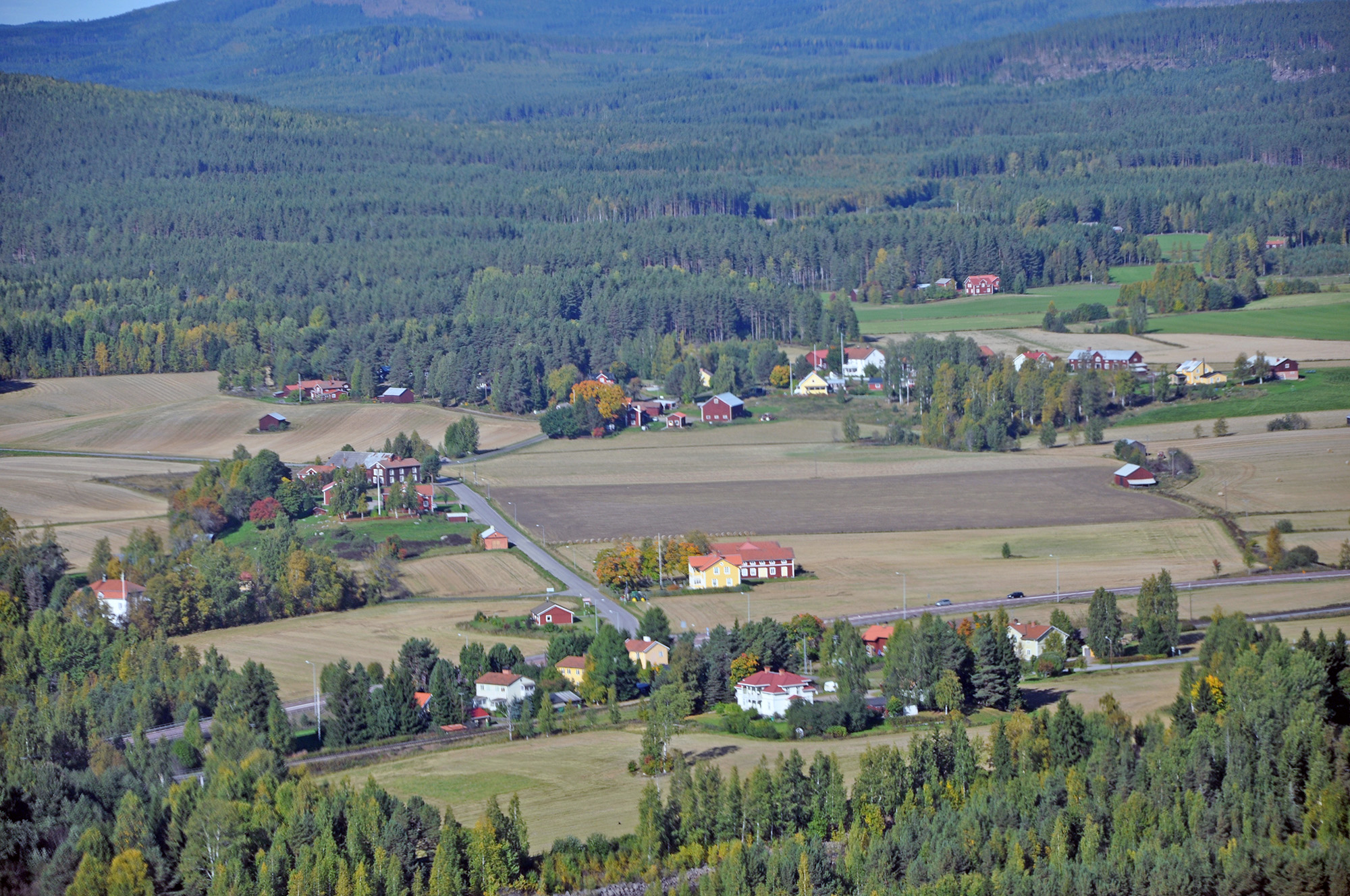 Röste.nu – Röstebilder – Kräft- och surströmmingsfest i Dönjegården 2018