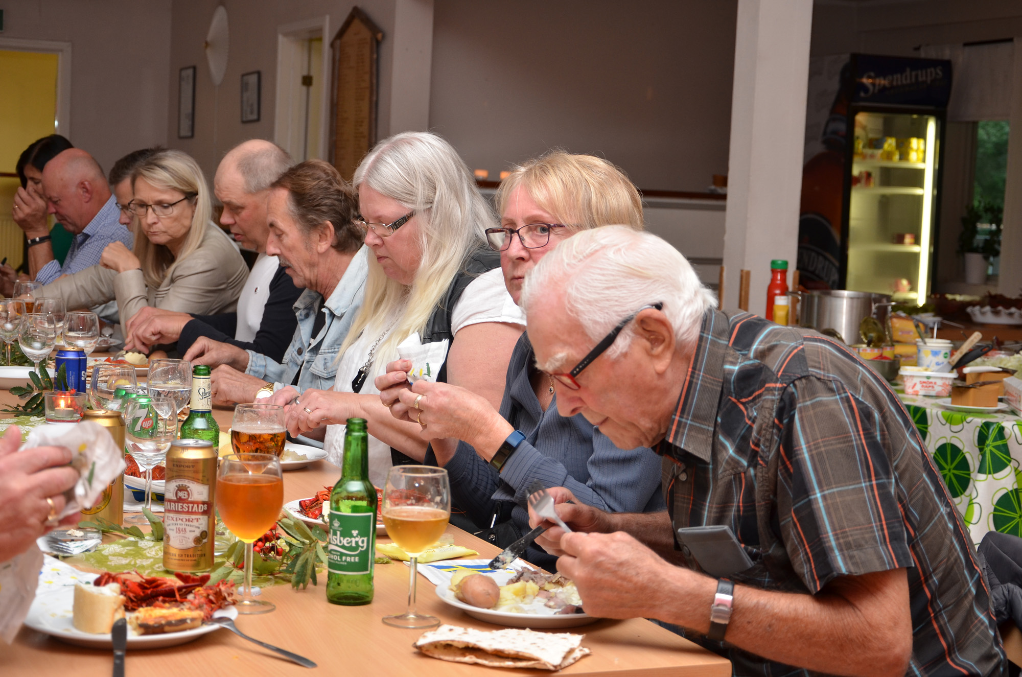 Röste.nu – Röstebilder – Kräft- och surströmmingsfest i Dönjegården 2019