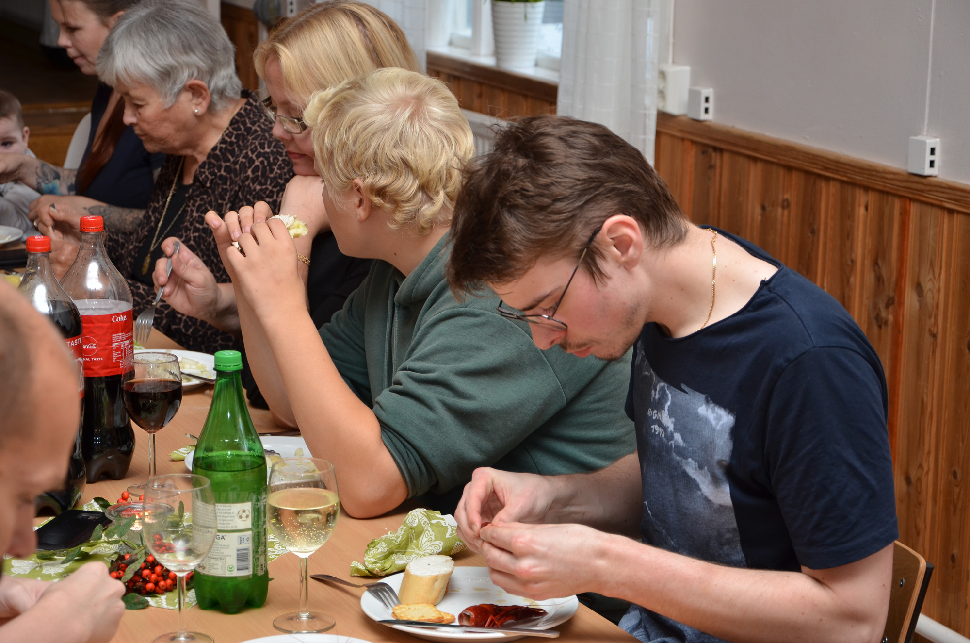 Röste.nu – Röstebilder – Kräft- och surströmmingsfest i Dönjegården 2019