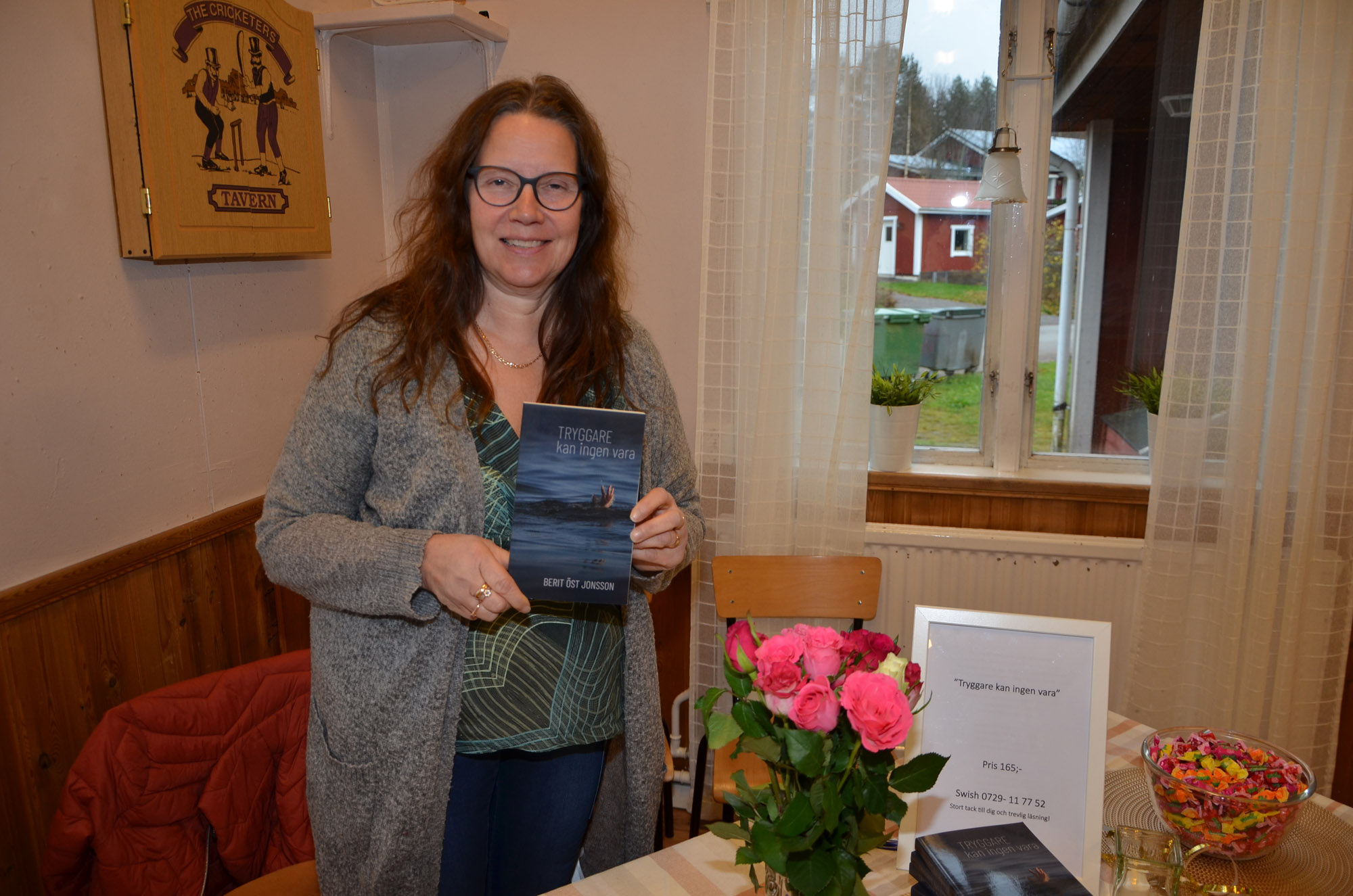 Röste.nu – Röstebilder – Kulturdag i Dönjegården med Stockholmstrubadur, kolbullar och rullrån 2025