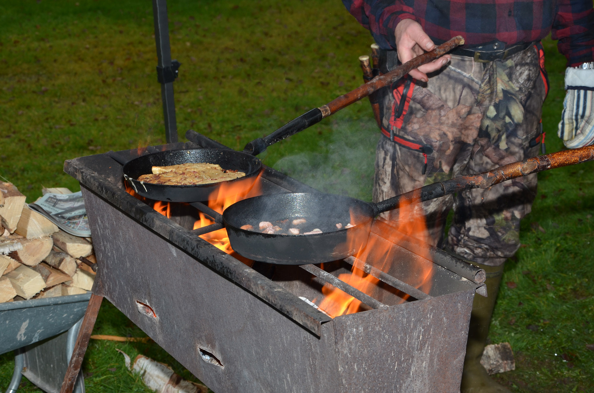 Röste.nu – Röstebilder – Kulturdag i Dönjegården med Stockholmstrubadur, kolbullar och rullrån 2025