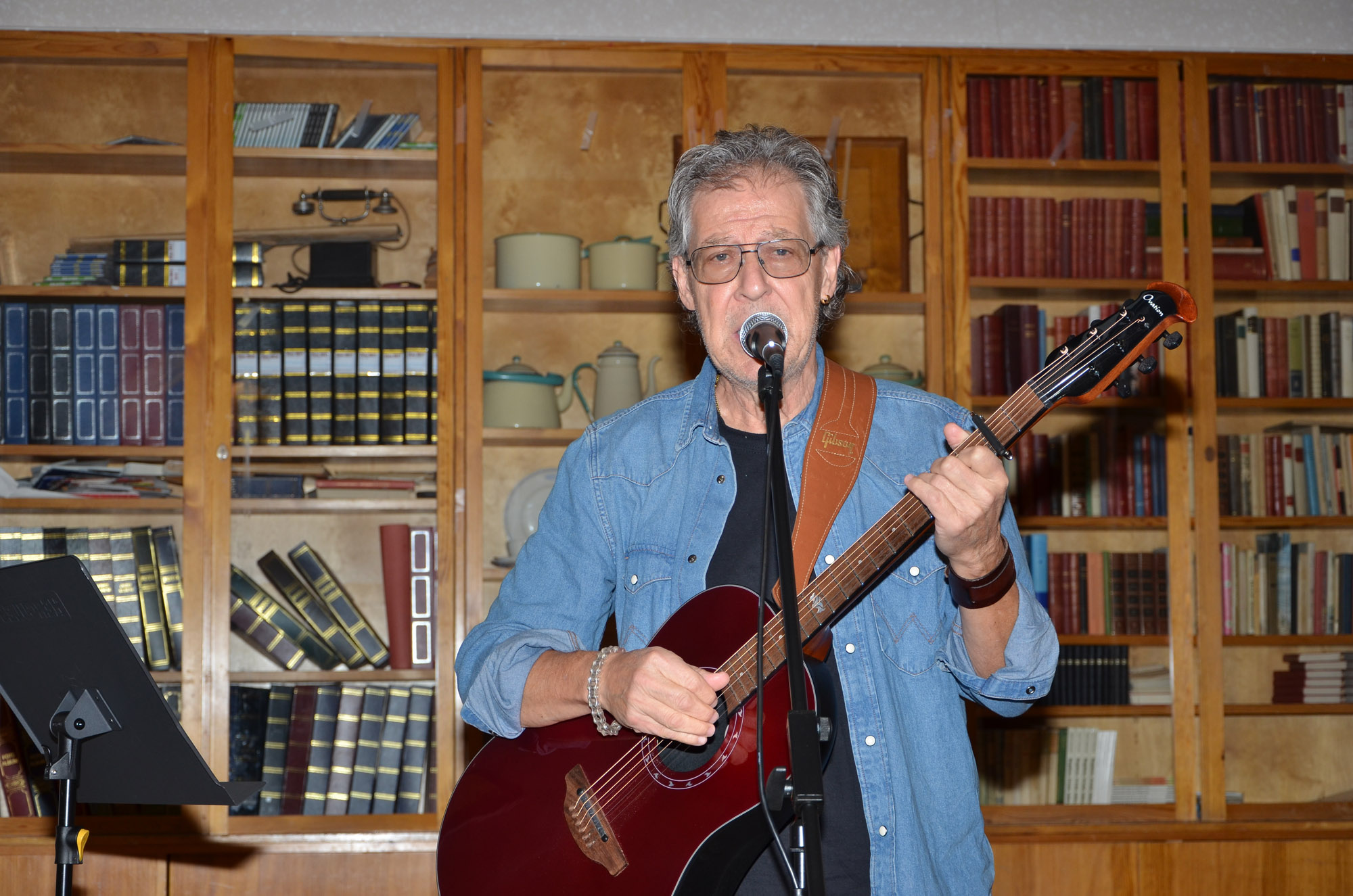 Röste.nu – Röstebilder – Kulturdag i Dönjegården med Stockholmstrubadur, kolbullar och rullrån 2025