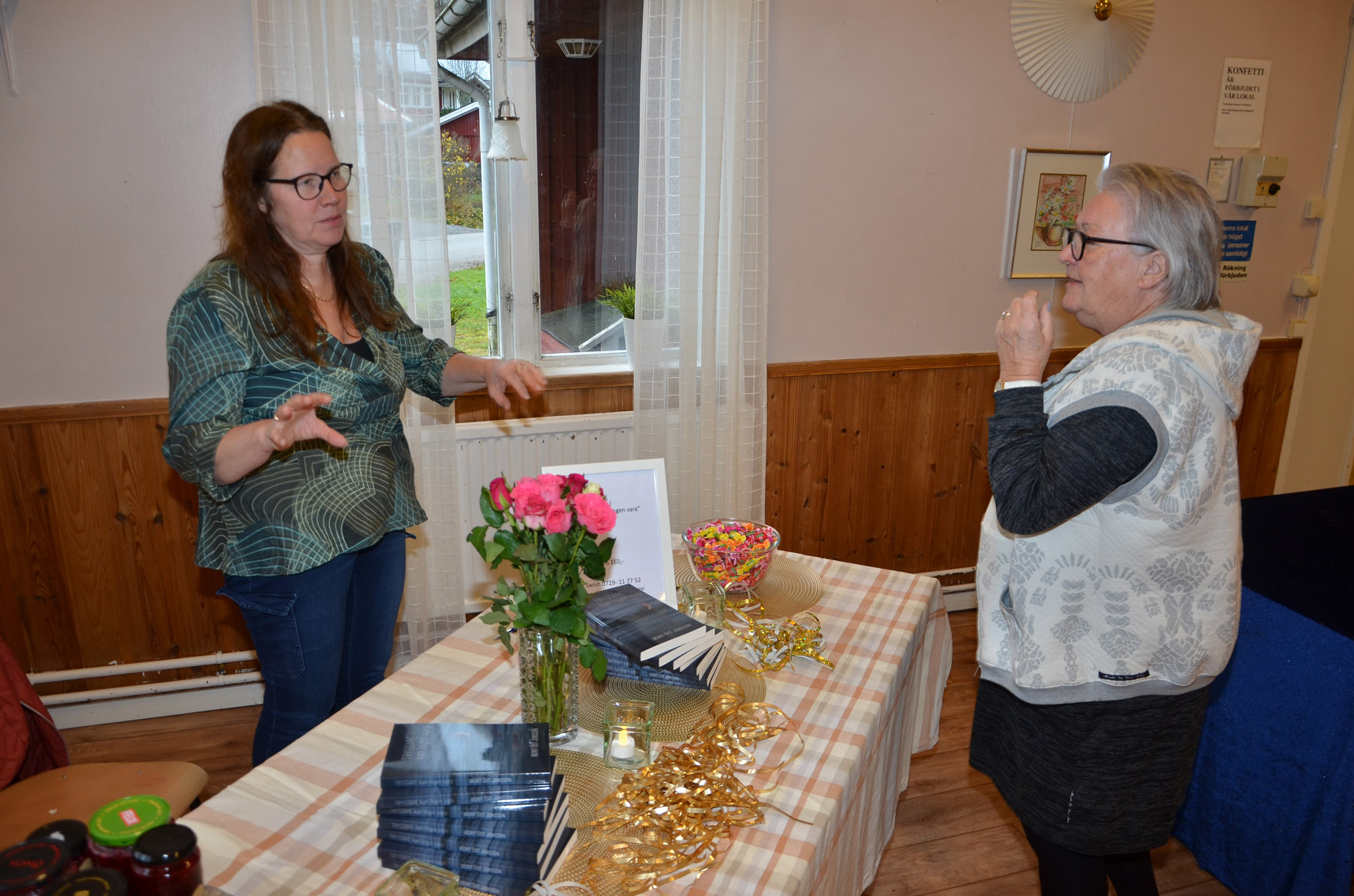 Röste.nu – Röstebilder – Kulturdag i Dönjegården med Stockholmstrubadur, kolbullar och rullrån 2025