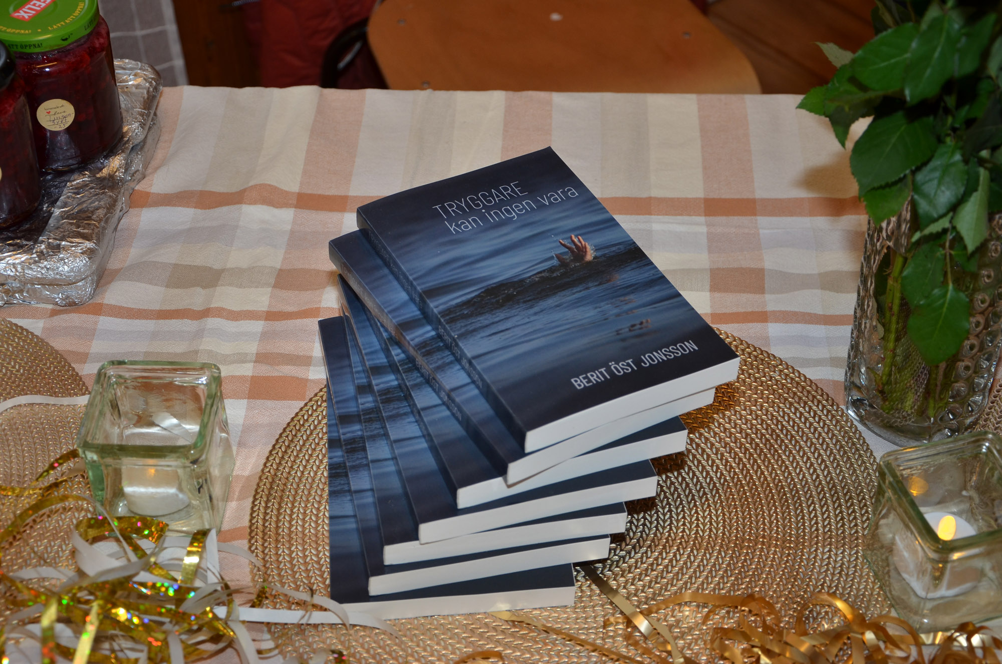 Röste.nu – Röstebilder – Kulturdag i Dönjegården med Stockholmstrubadur, kolbullar och rullrån 2025