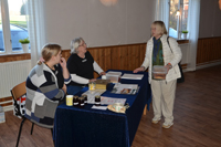 Röste.nu – Röstebilder – Kulturdag i Dönjegården med kolbullar, gamla bilder och honung 2024