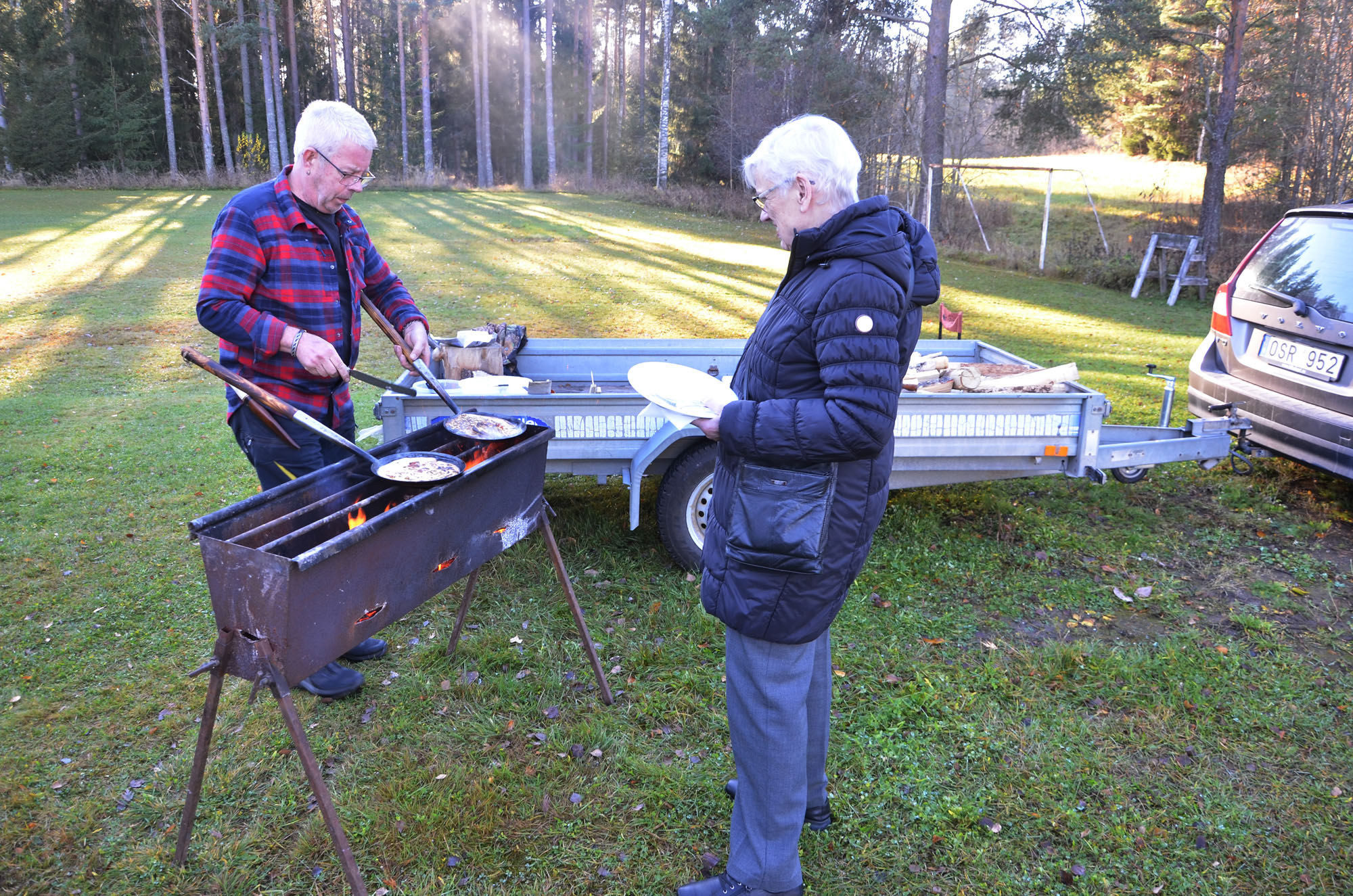 Röste.nu – Röstebilder – Kulturdag i Dönjegården med kolbullar, gamla bilder och honung 2024