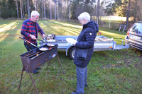 Röste.nu – Röstebilder – Kulturdag i Dönjegården med kolbullar, gamla bilder och honung 2024