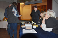 Röste.nu – Röstebilder – Kulturdag i Dönjegården med kolbullar, gamla bilder och honung 2024