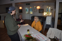 Röste.nu – Röstebilder – Kulturdag i Dönjegården med kolbullar, gamla bilder och honung 2024