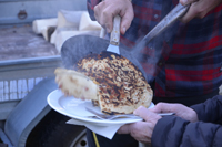 Röste.nu – Röstebilder – Kulturdag i Dönjegården med kolbullar, gamla bilder och honung 2024