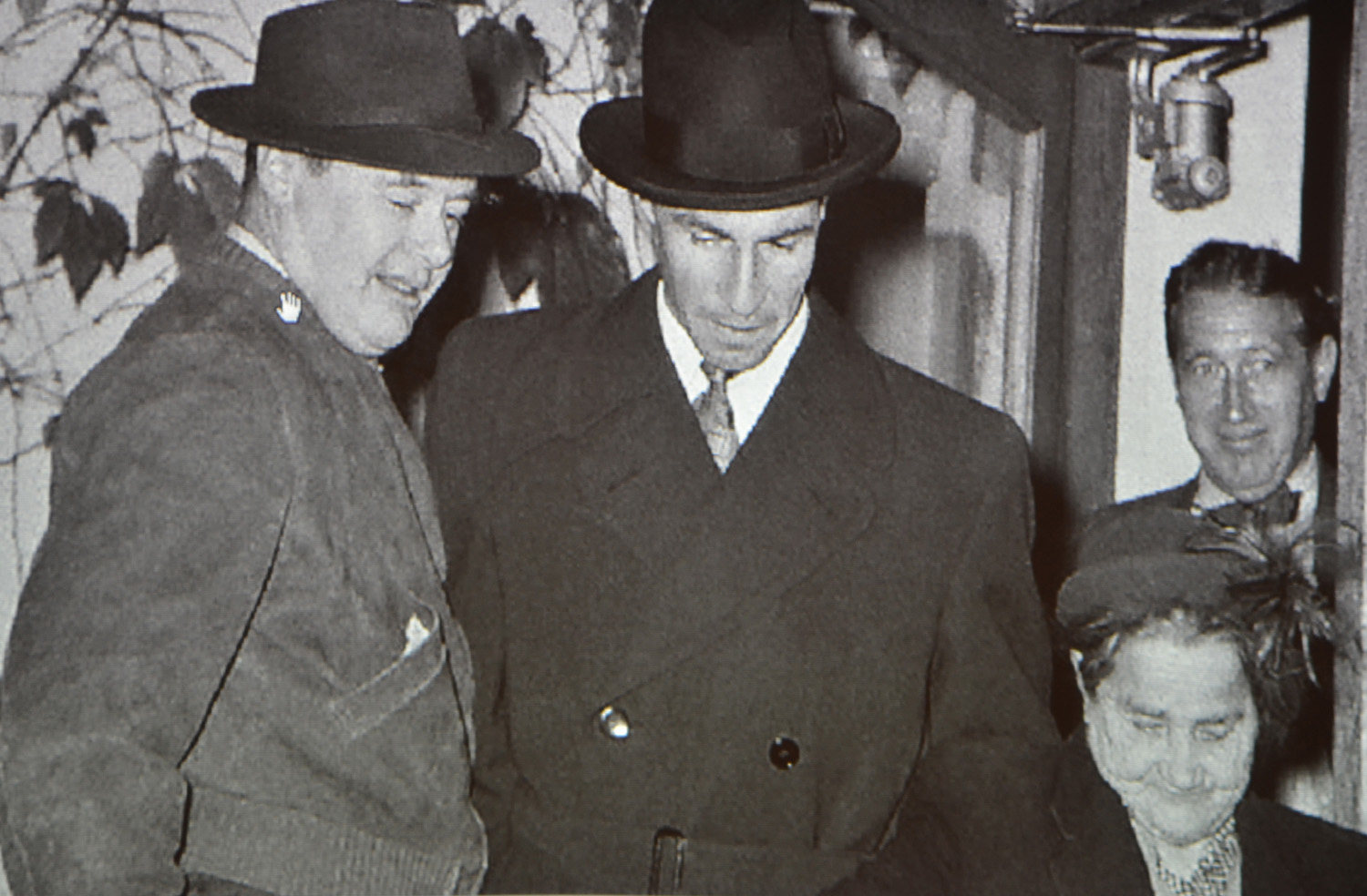 Röste.nu – Röstebilder – Kulturdag i Dönjegården med föreläsning om Röstemord och kolbullespremiär 2017