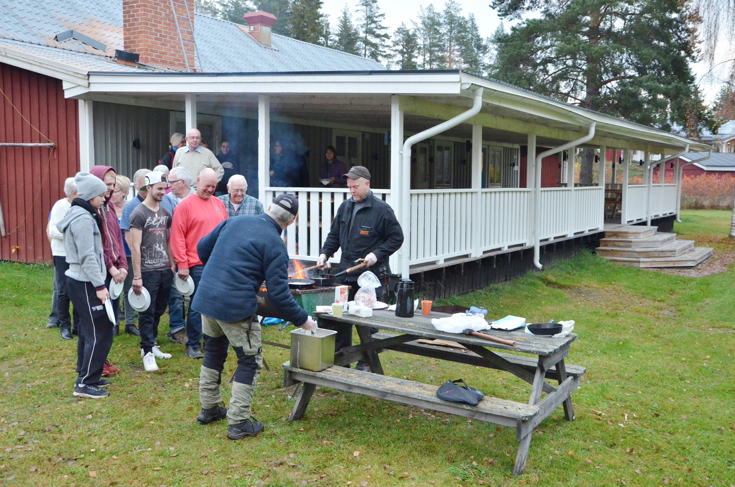 Röste.nu – Röstebilder – Kulturdag i Dönjegården med föreläsning om Röstemord och kolbullespremiär 2017
