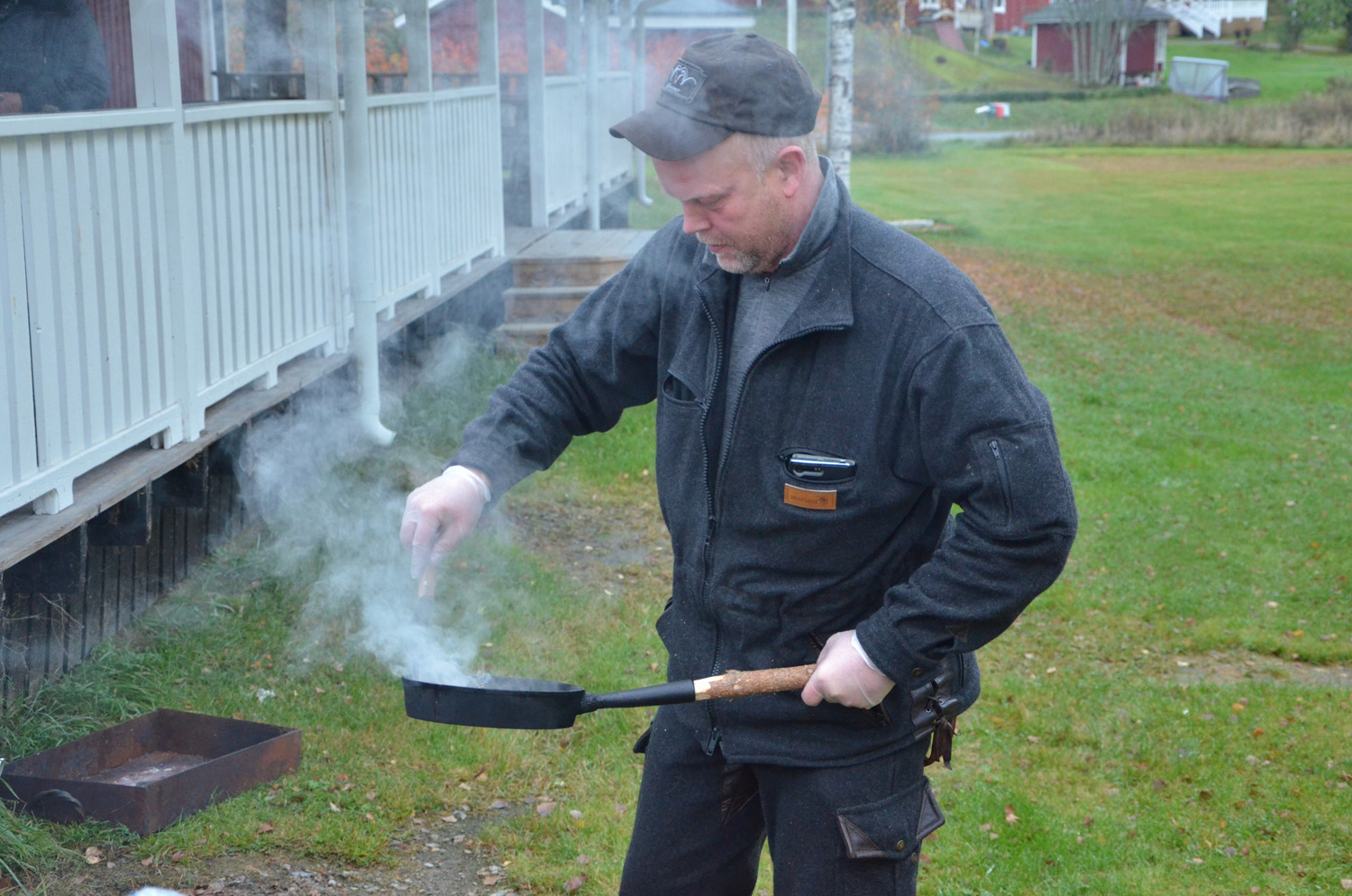 Röste.nu – Röstebilder – Kulturdag i Dönjegården med föreläsning om Röstemord och kolbullespremiär 2017