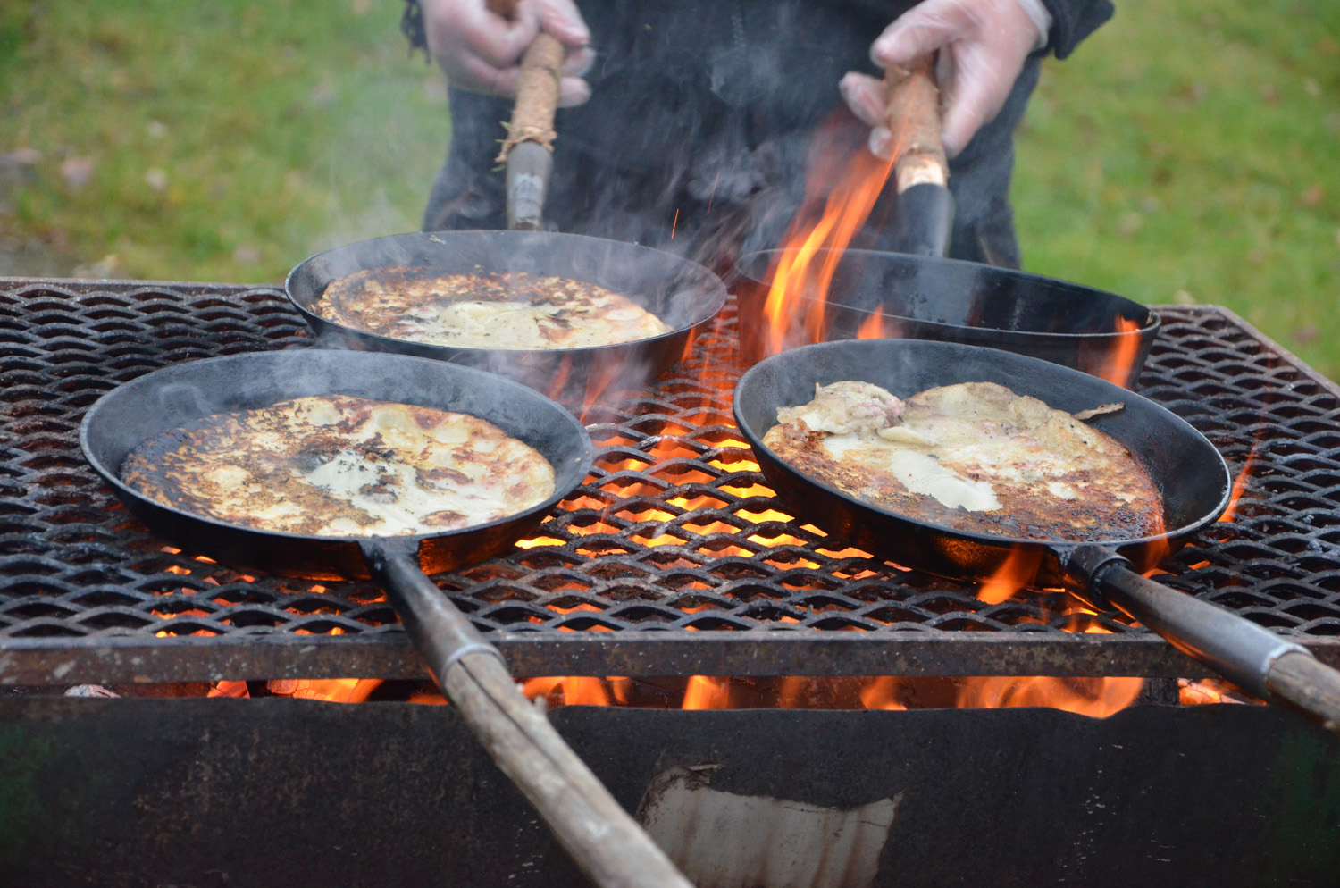 Röste.nu – Röstebilder – Kulturdag i Dönjegården med föreläsning om Röstemord och kolbullespremiär 2017