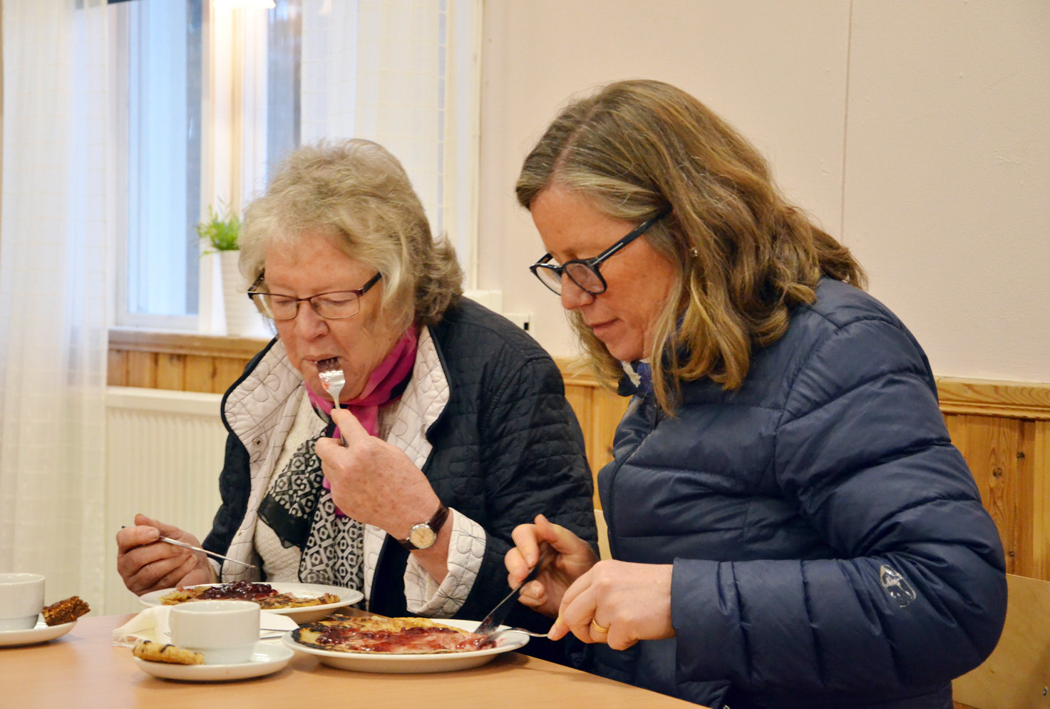 Röste.nu – Röstebilder – Kulturdag i Dönjegården med föreläsning om Röstemord och kolbullespremiär 2017