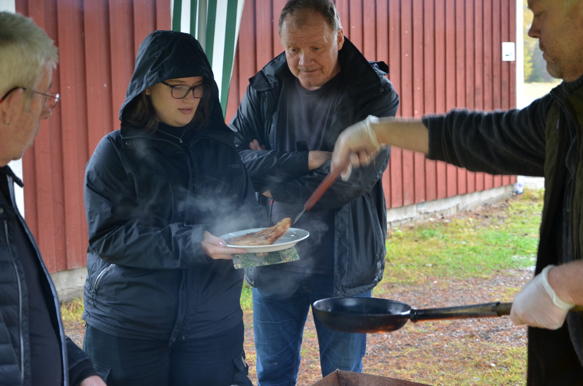 Röste.nu – Röstebilder – Kulturdag i Dönjegården med Bollnäs Veteranmopedklubb och föreläsning av Arja Rohlin 2019