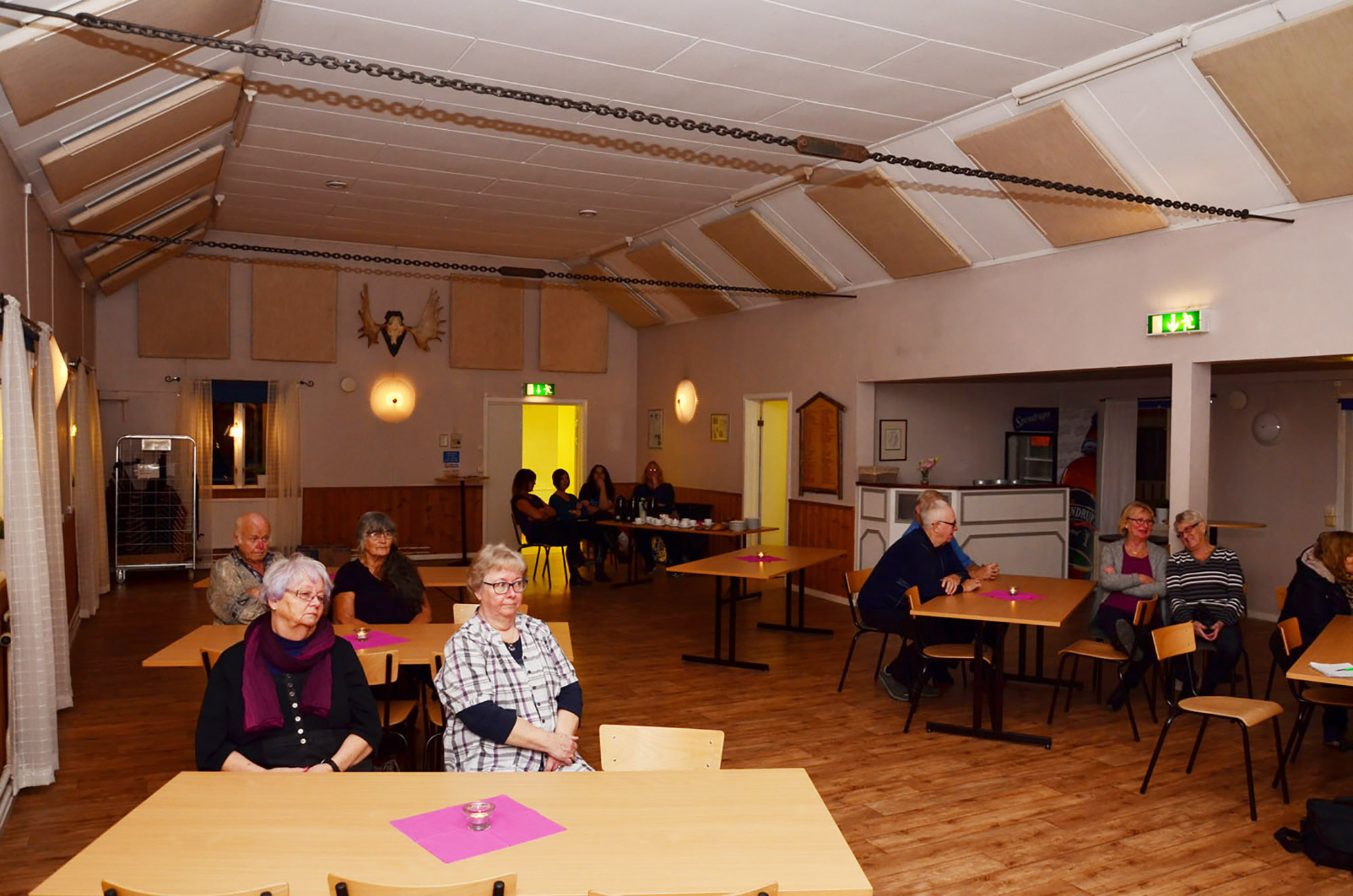 Röste.nu – Röstebilder – Kulturveckan 2016 – Mässingssextetten Warpen i Dönjegården